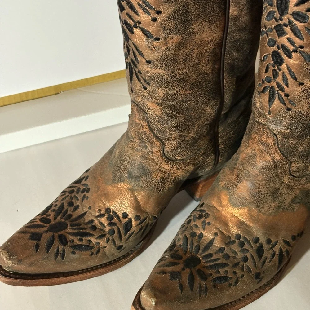 Circle G Western Cowboy Boots with Black Floral Design - Picture 2 of 5